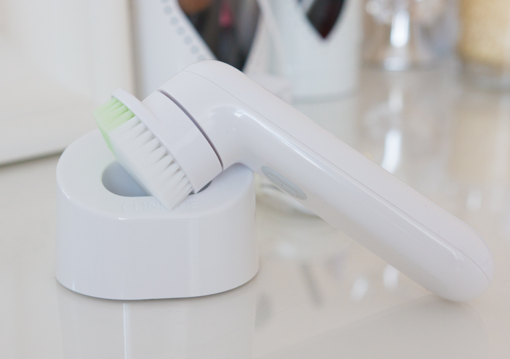 Clinique Sonic System Cleansing Brush Review